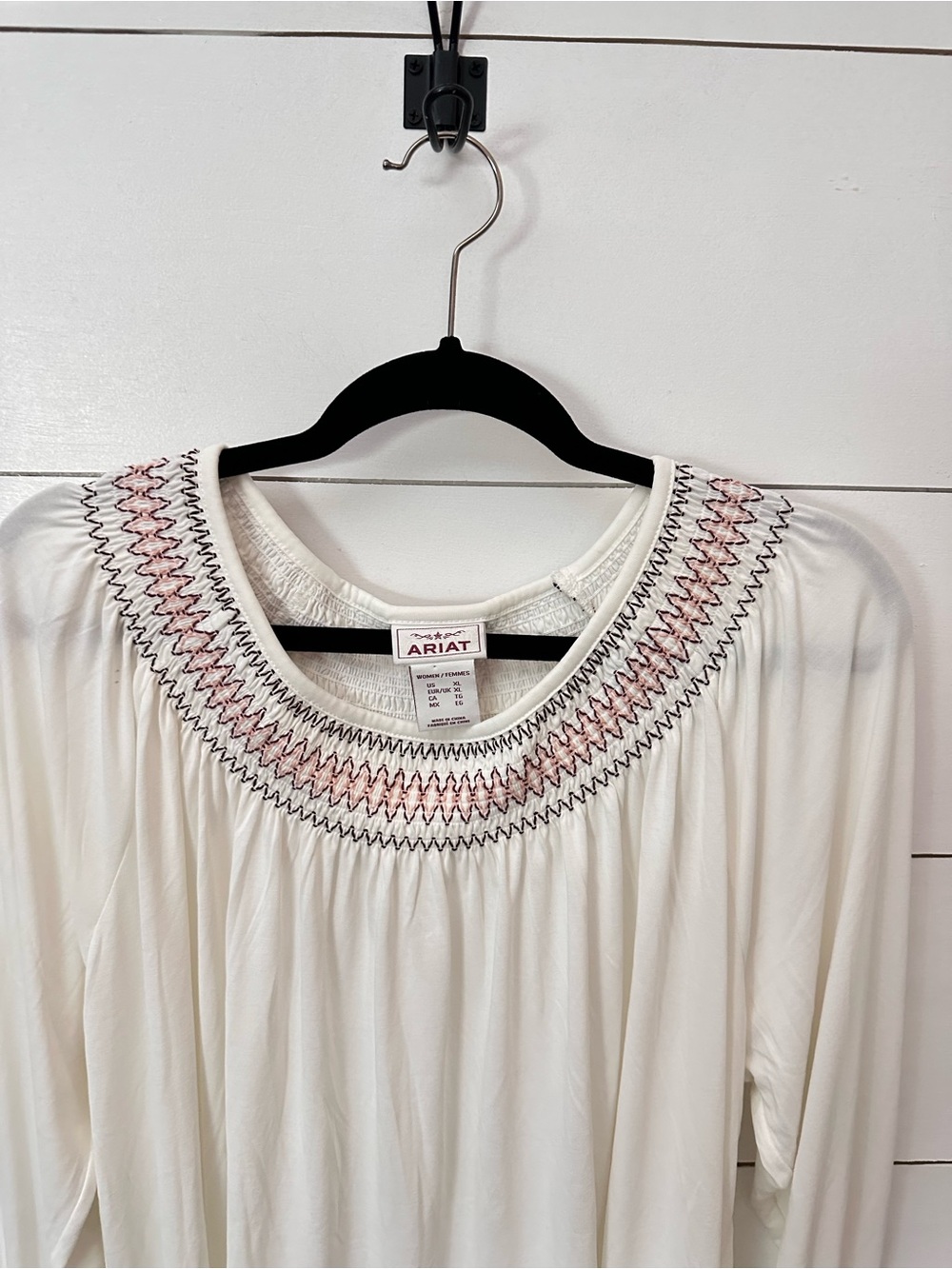 Ariat XL Prairie embroidered stitching on cuff-neck stretch smocked cream tunic - Picture 4 of 14